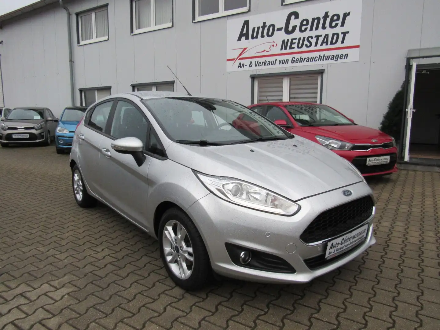 Ford Fiesta Celebration Silber - 1