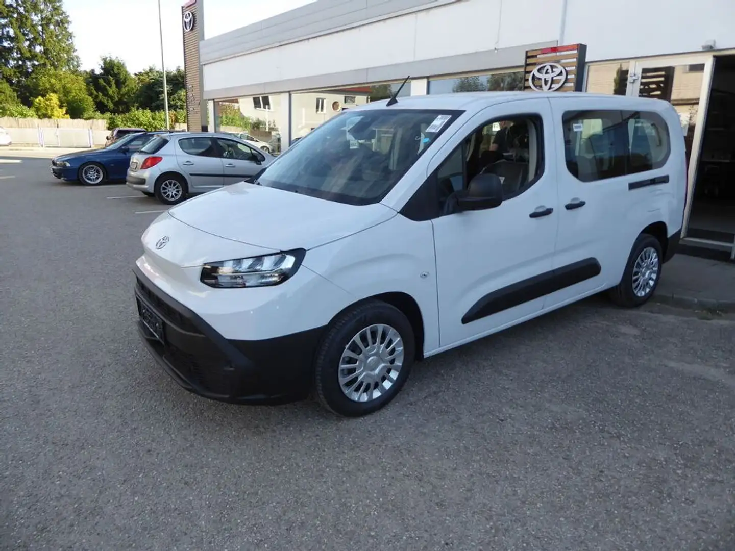 Toyota Proace City Verso L2 1,2 110 Shuttle Weiß - 2