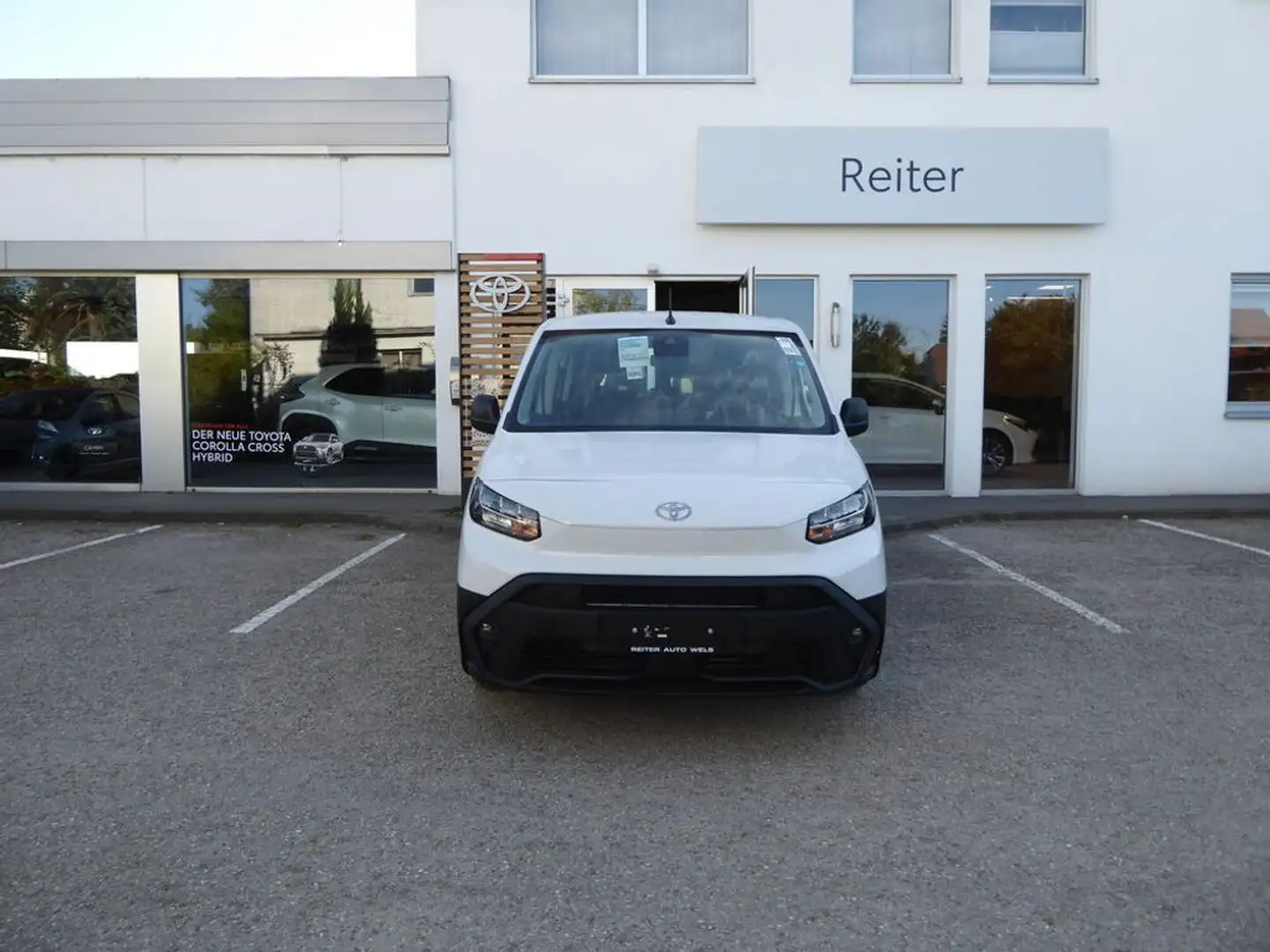 Toyota Proace City Verso L2 1,2 110 Shuttle Weiß - 1