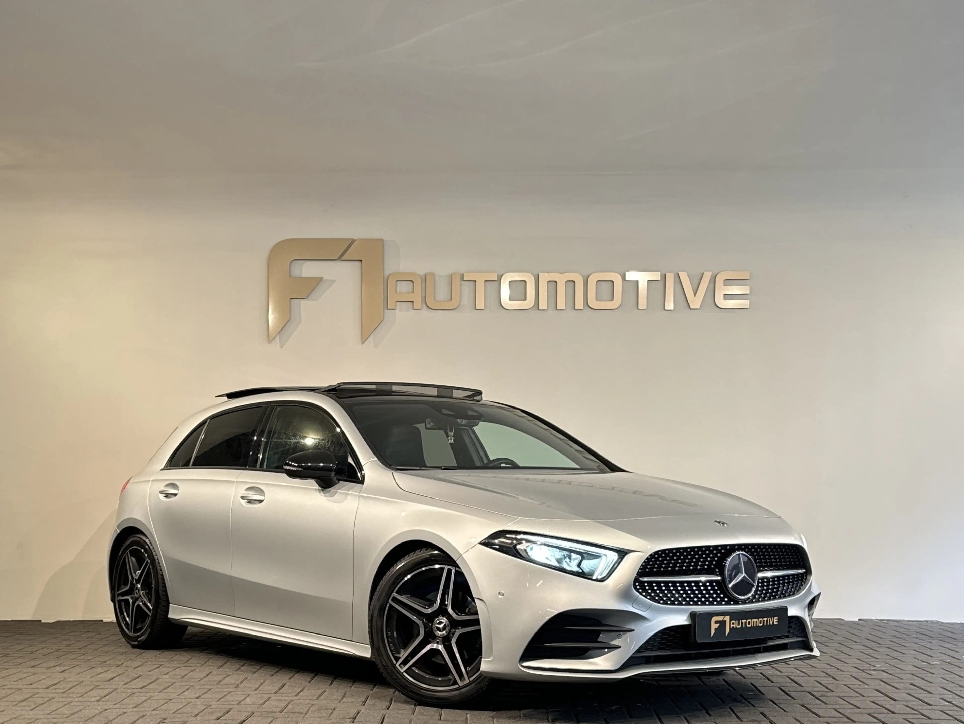 Mercedes-Benz A 180 Business Solution AMG Pano|Stoelverwarming|Camera| — photo 4