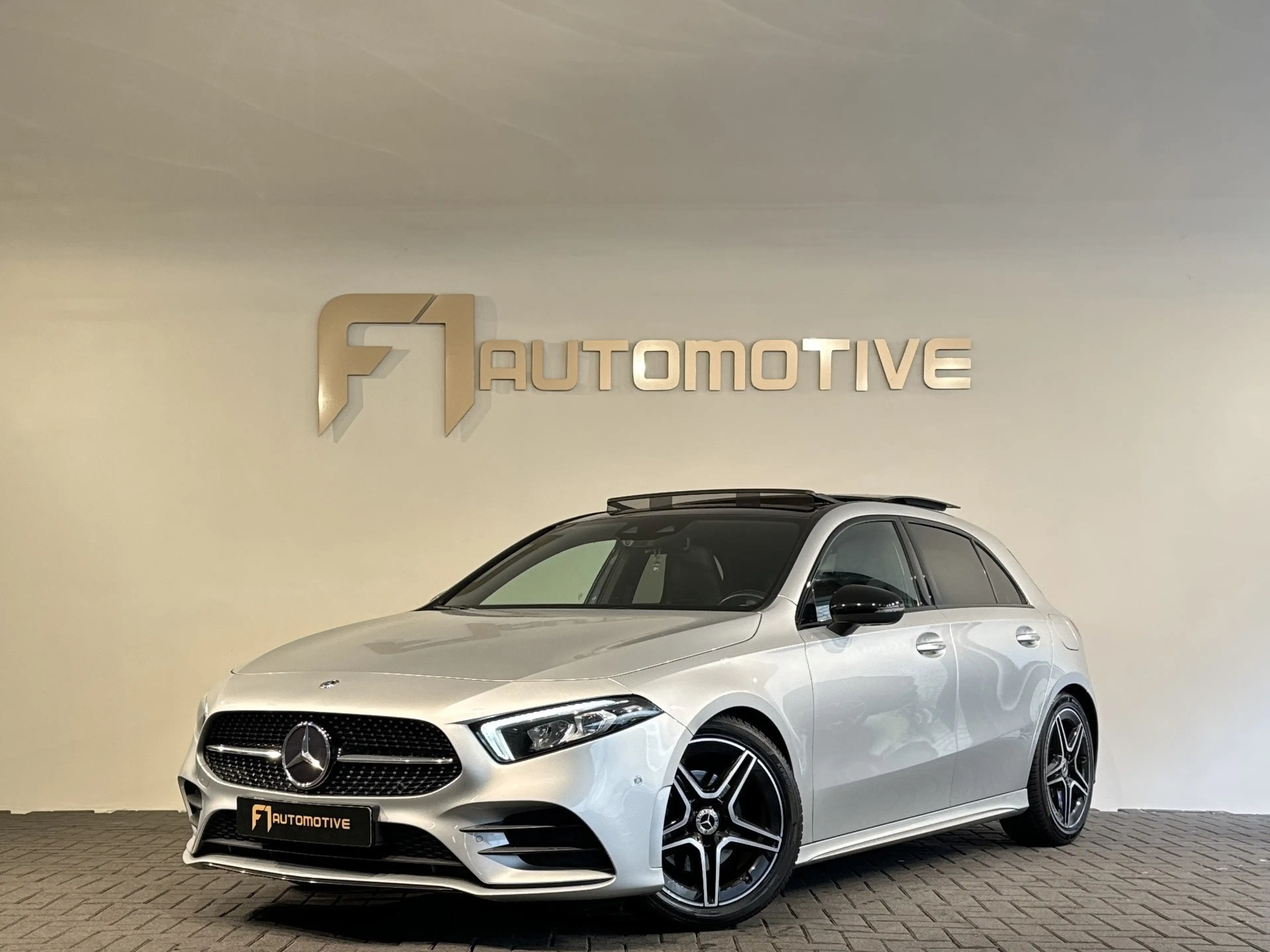 Mercedes-Benz A 180 Business Solution AMG Pano|Stoelverwarming|Camera|