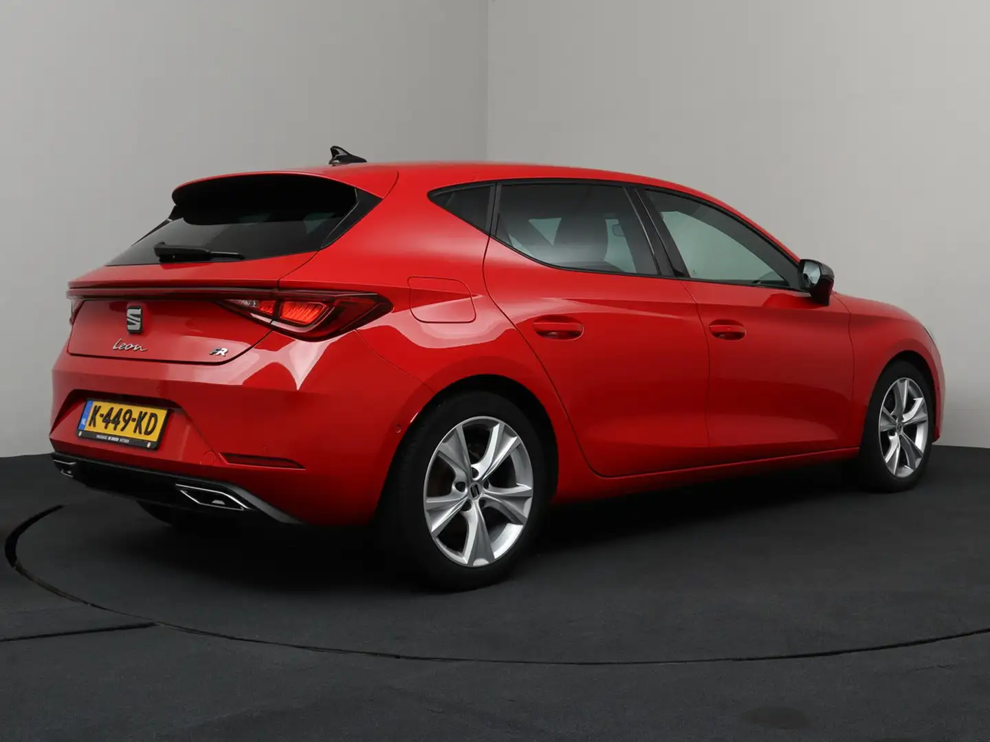 SEAT Leon 1.5 eTSI FR Launch Edition | Trekhaak | Camera | N Rouge - 2