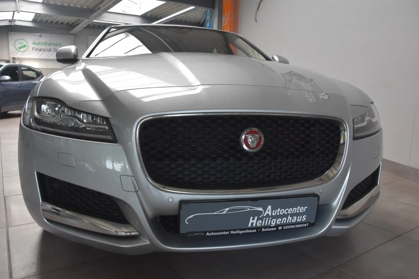 Jaguar XF Prestige LED Navi Kam Pano Leder HeadUp SHZ Silber - 1