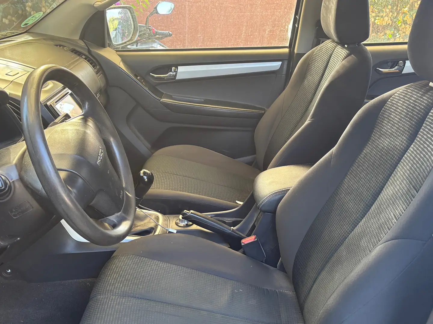 Isuzu D-Max D-Max 1.9 Crew Solar 4x4 Solar Білий - 1