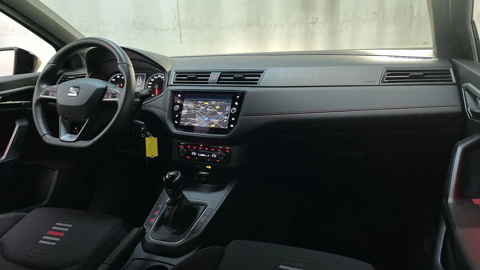 SEAT Ibiza 1.0 TSI FR Business Intense Camera Navigatie Clima Zwart - 2