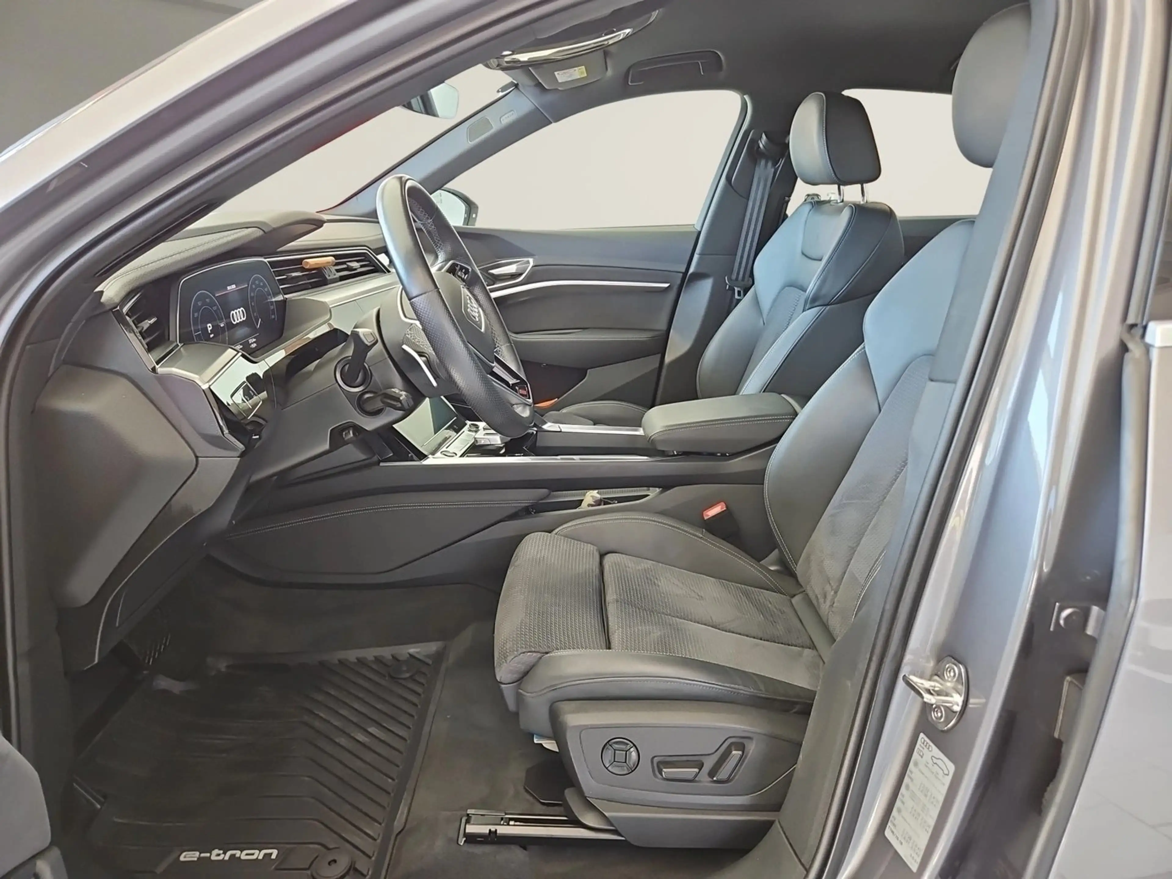 Audi e-tron 55 300 kW Business 4x S-Line!!! — photo 8
