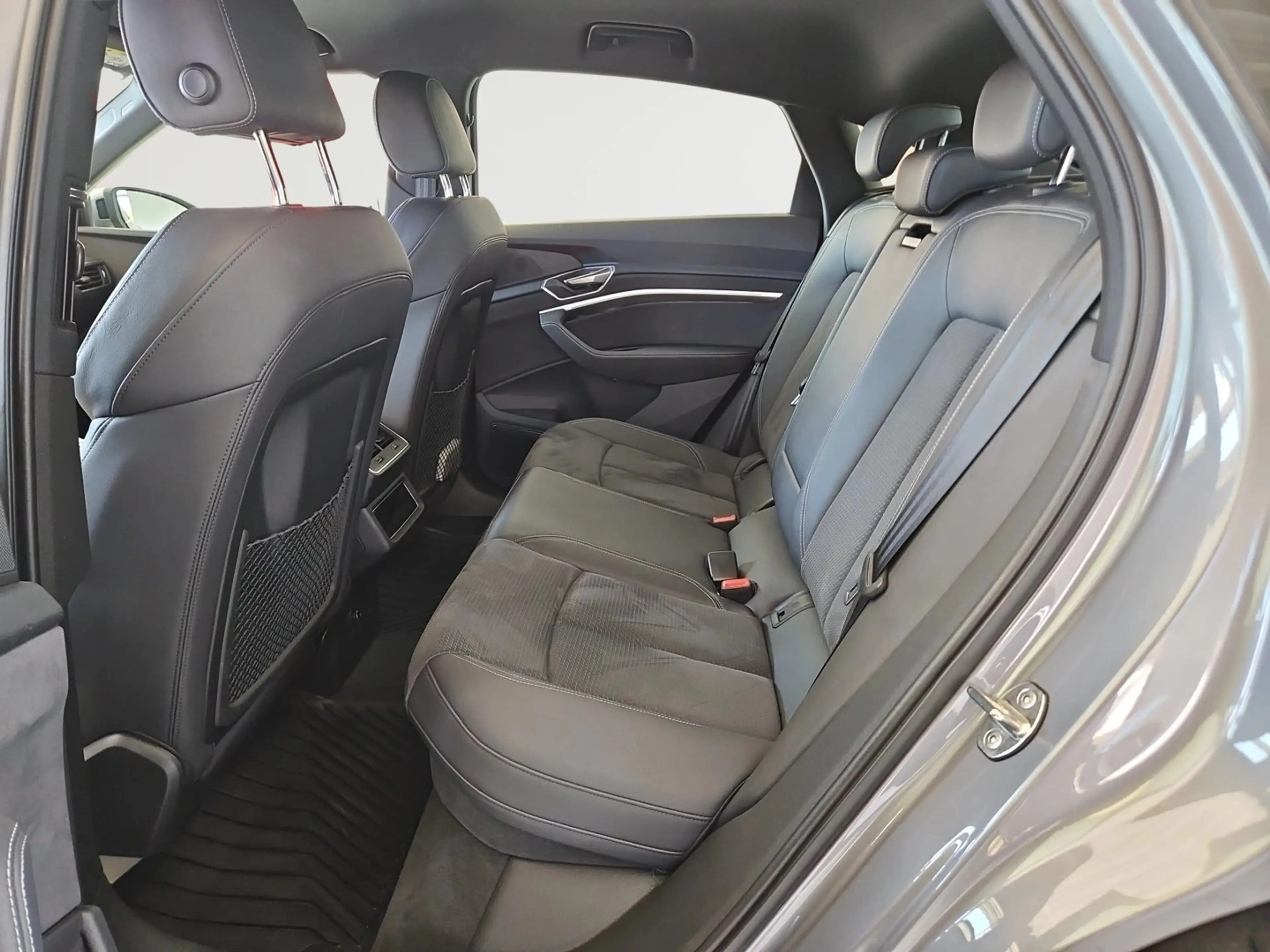 Audi e-tron 55 300 kW Business 4x S-Line!!! — photo 9