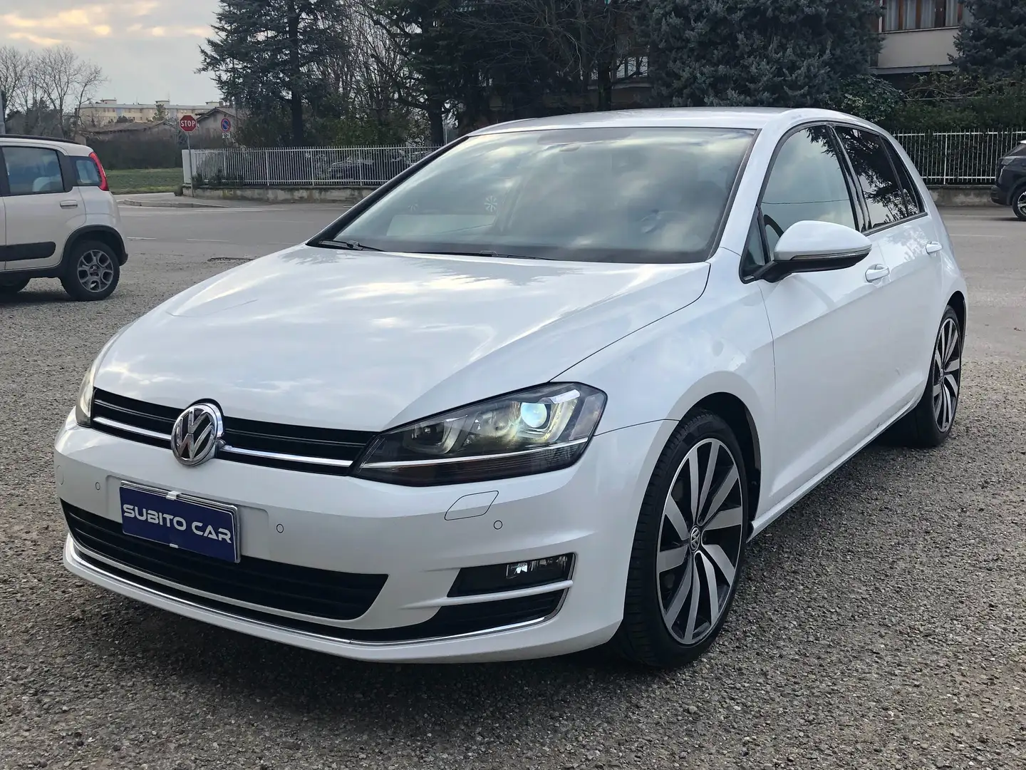 Volkswagen Golf 2.0 TDI 150 cv DSG . Executive NAVI.FARI Bi XENO Blanco - 1