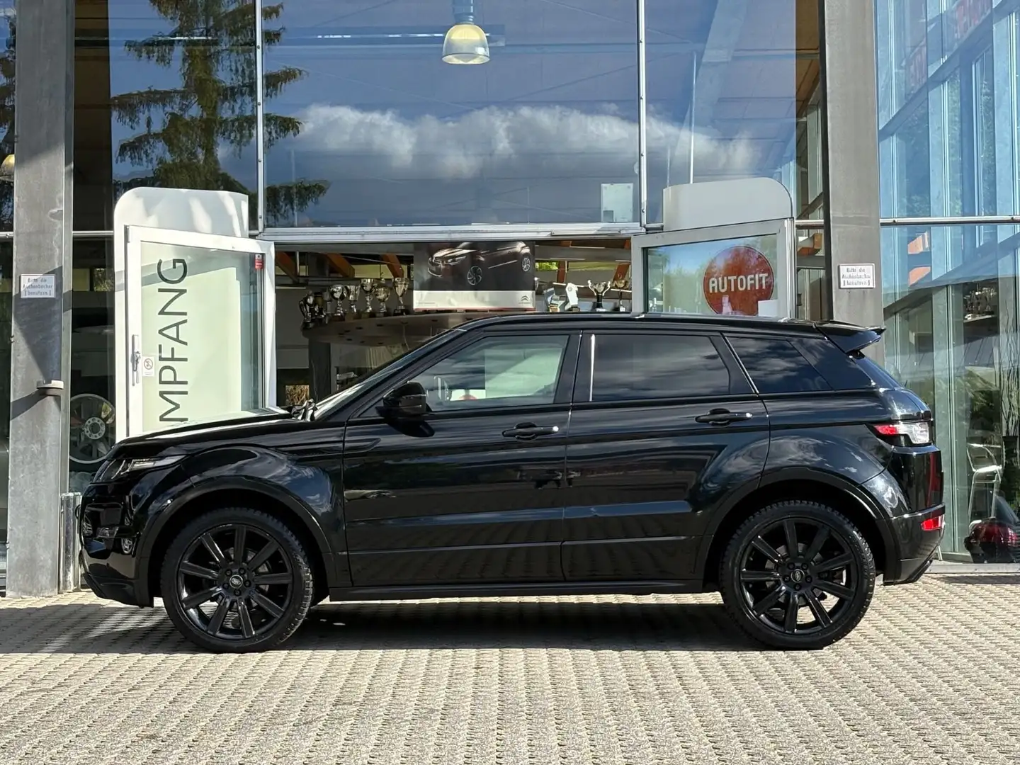 Land Rover Range Rover Evoque 2,2 SD4 Dynamic/BLACK/20"/PAN Schwarz - 2