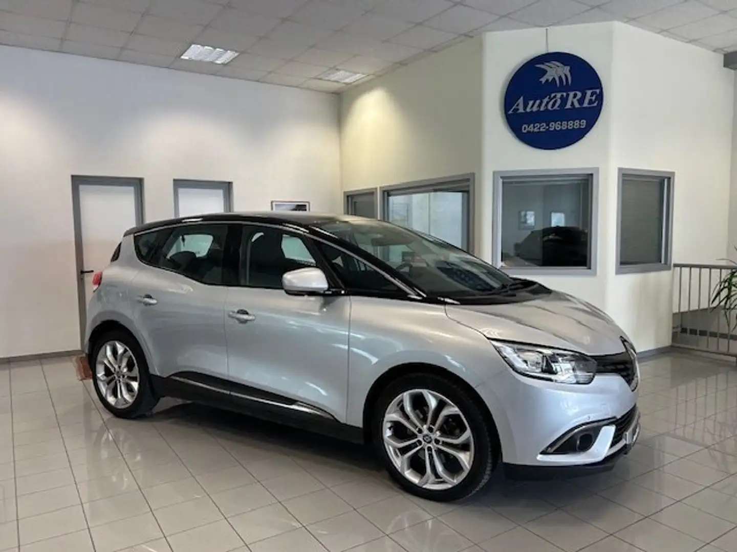 Renault Scenic Scenic IV 2017 1.5 dci energy Zen 110cv Zilver - 1