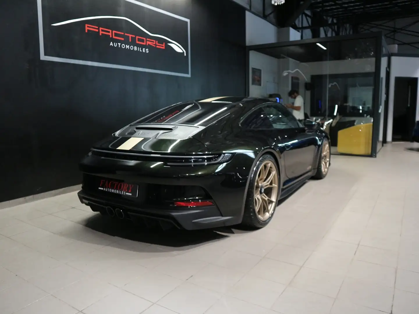 Porsche 911 (992) 4.0 510CH GT3 PACK TOURING PDK Grün - 2