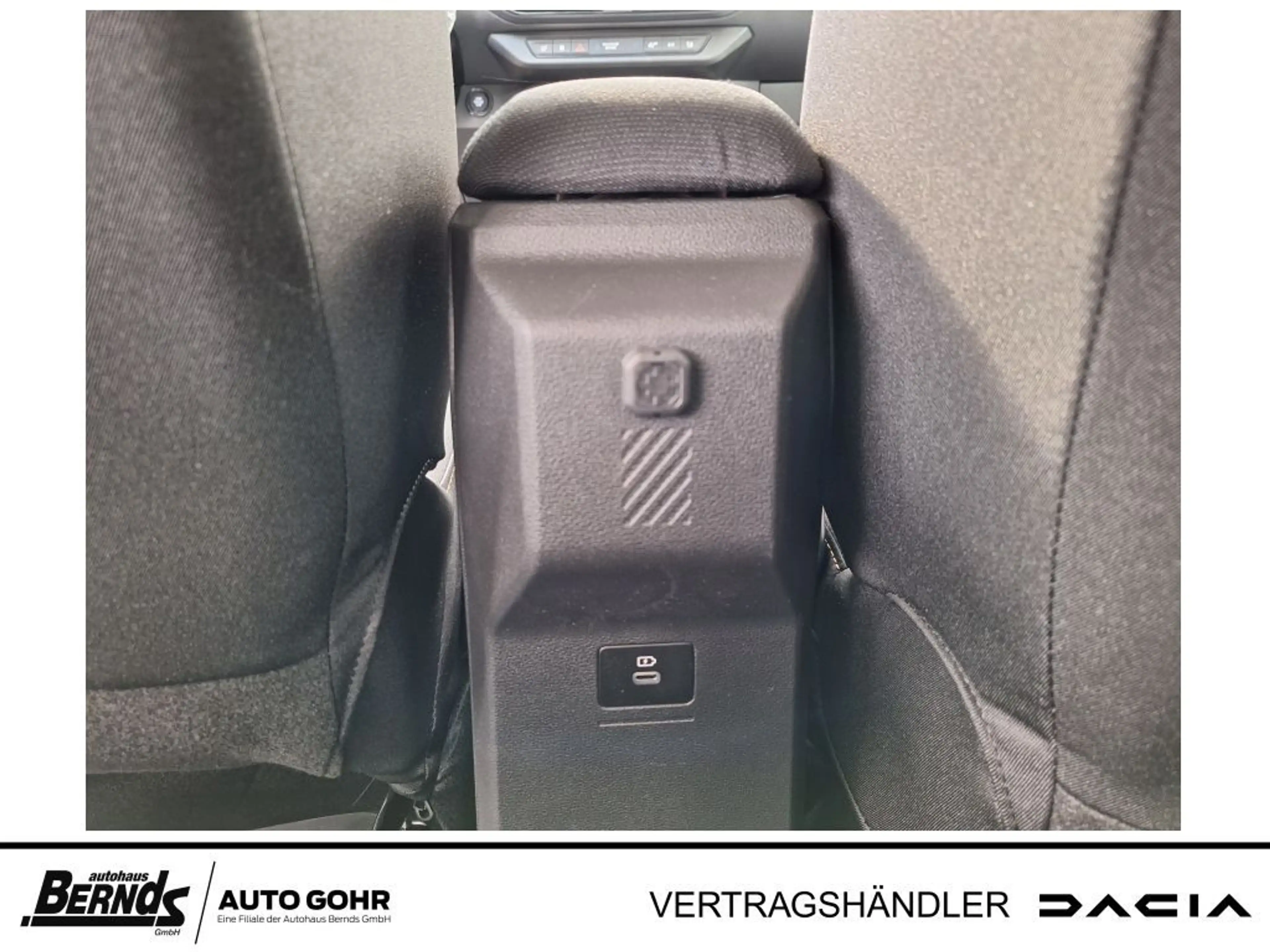 Dacia Jogger Extreme Eco-G 120 SHZ Navi Carplay Kamera Klima — photo 9