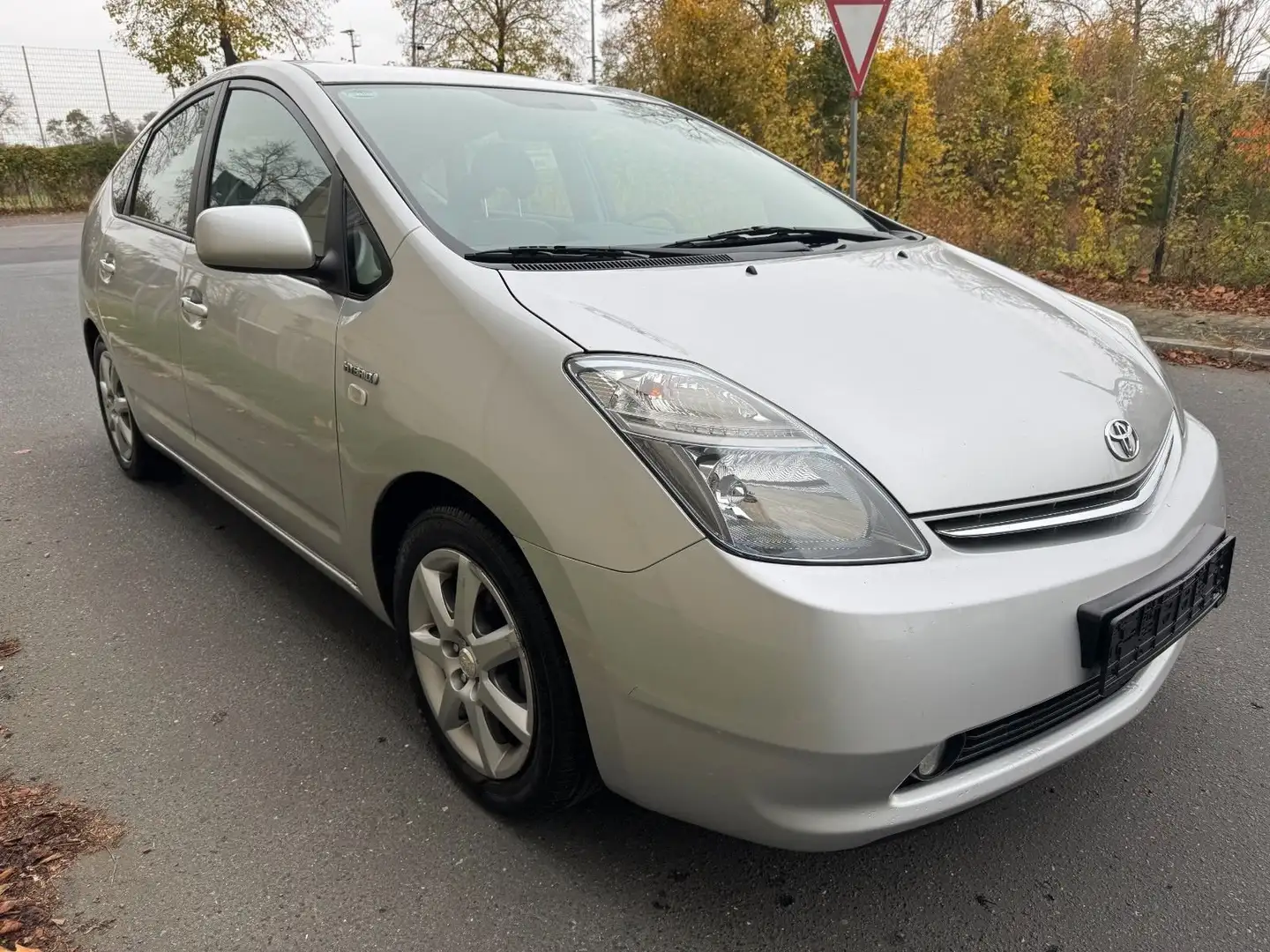 Toyota Prius Prius (Hybrid) Silber - 2