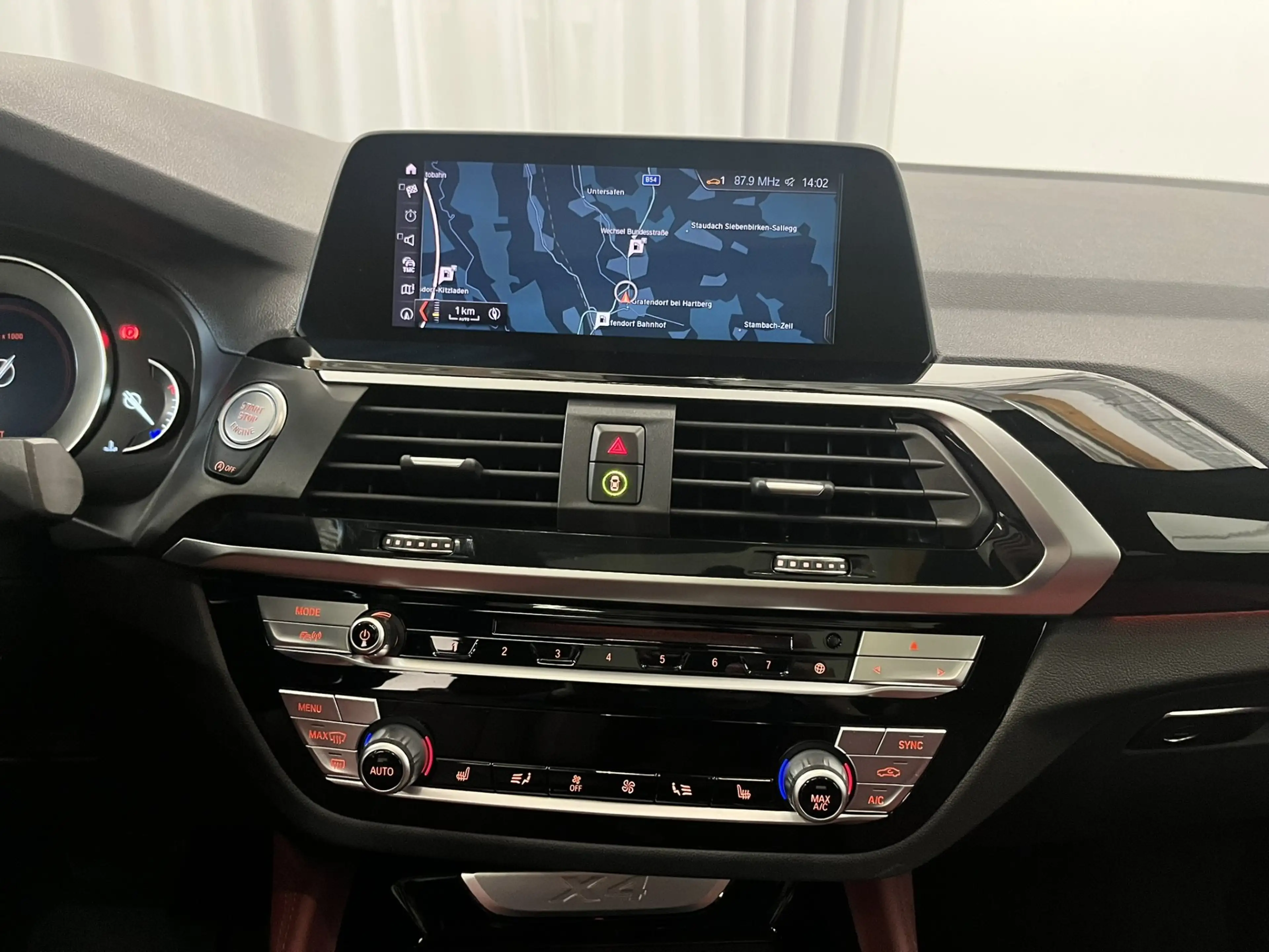 BMW X4 xDrive20d *Modell xLine / Innovationspaket / Pano / AHK* — photo 11