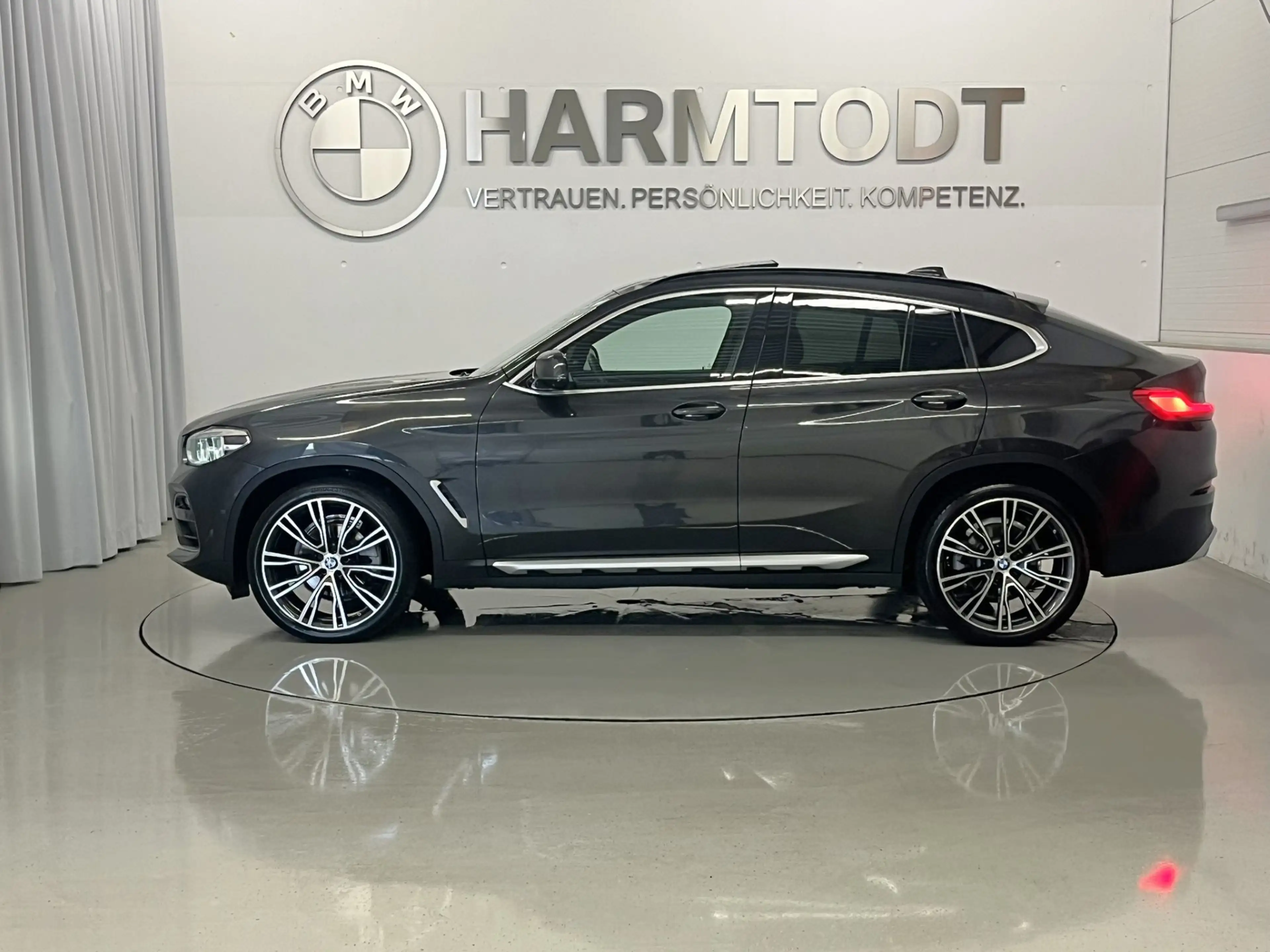 BMW X4 xDrive20d *Modell xLine / Innovationspaket / Pano / AHK* — photo 3