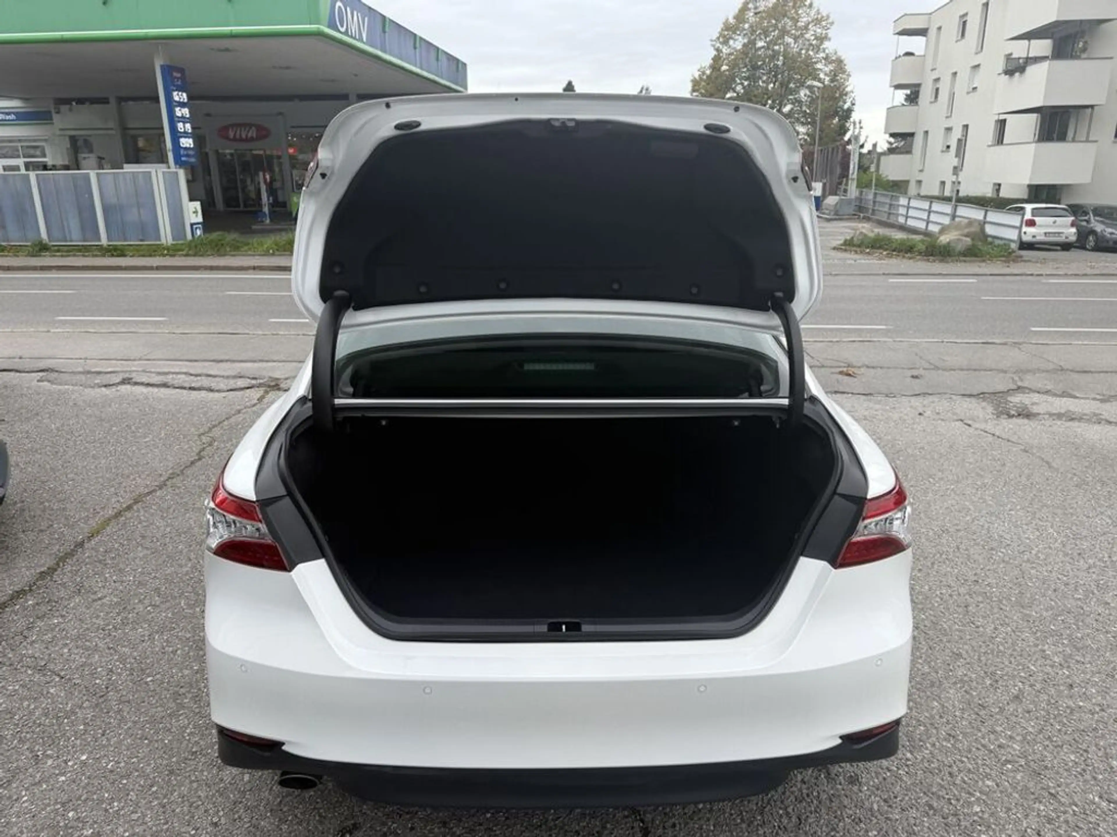 Toyota Camry 2,5 Hybrid Lounge Aut. — photo 13