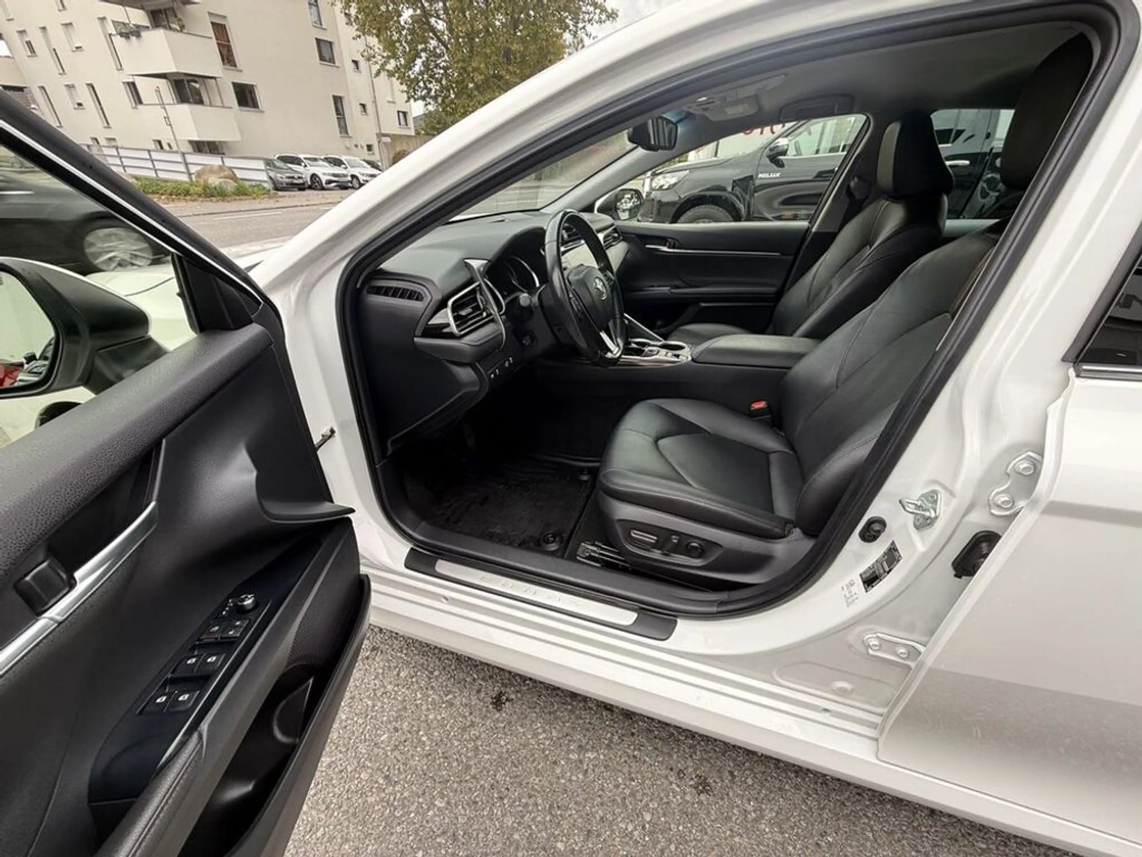 Toyota Camry 2,5 Hybrid Lounge Aut. — photo 5