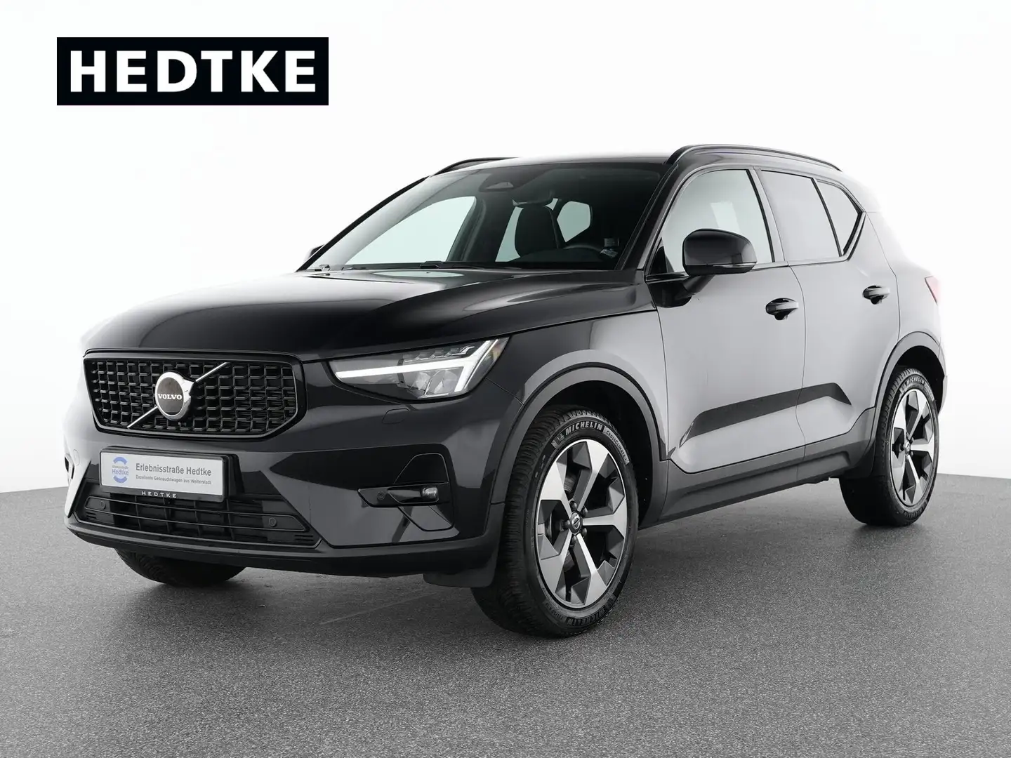Volvo XC40 B4 Benzin Plus Dark 19"+FRONTSCHEIBENHEIZUN Schwarz - 1