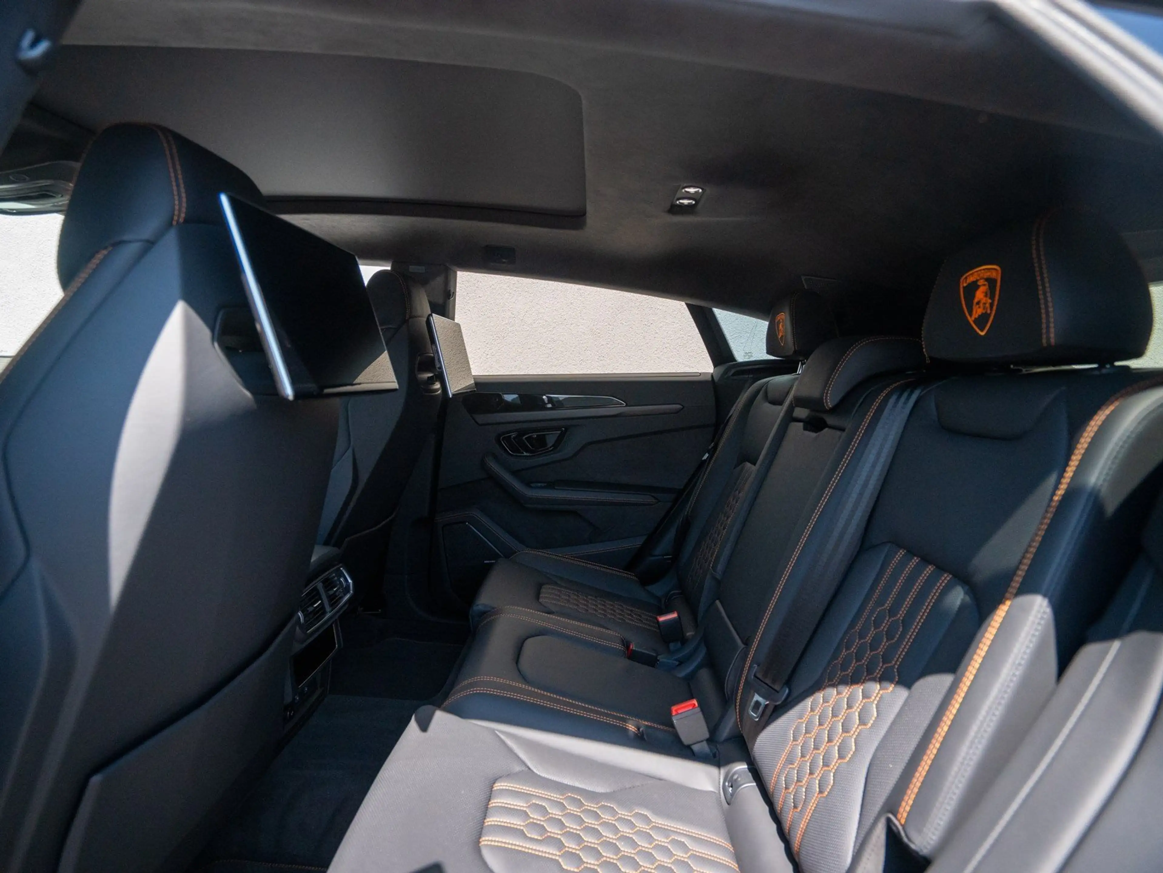 Lamborghini Urus SE AKRAPOVIC B&O PANO MASSAGE PARK-ASSIST REAR SEA — photo 11