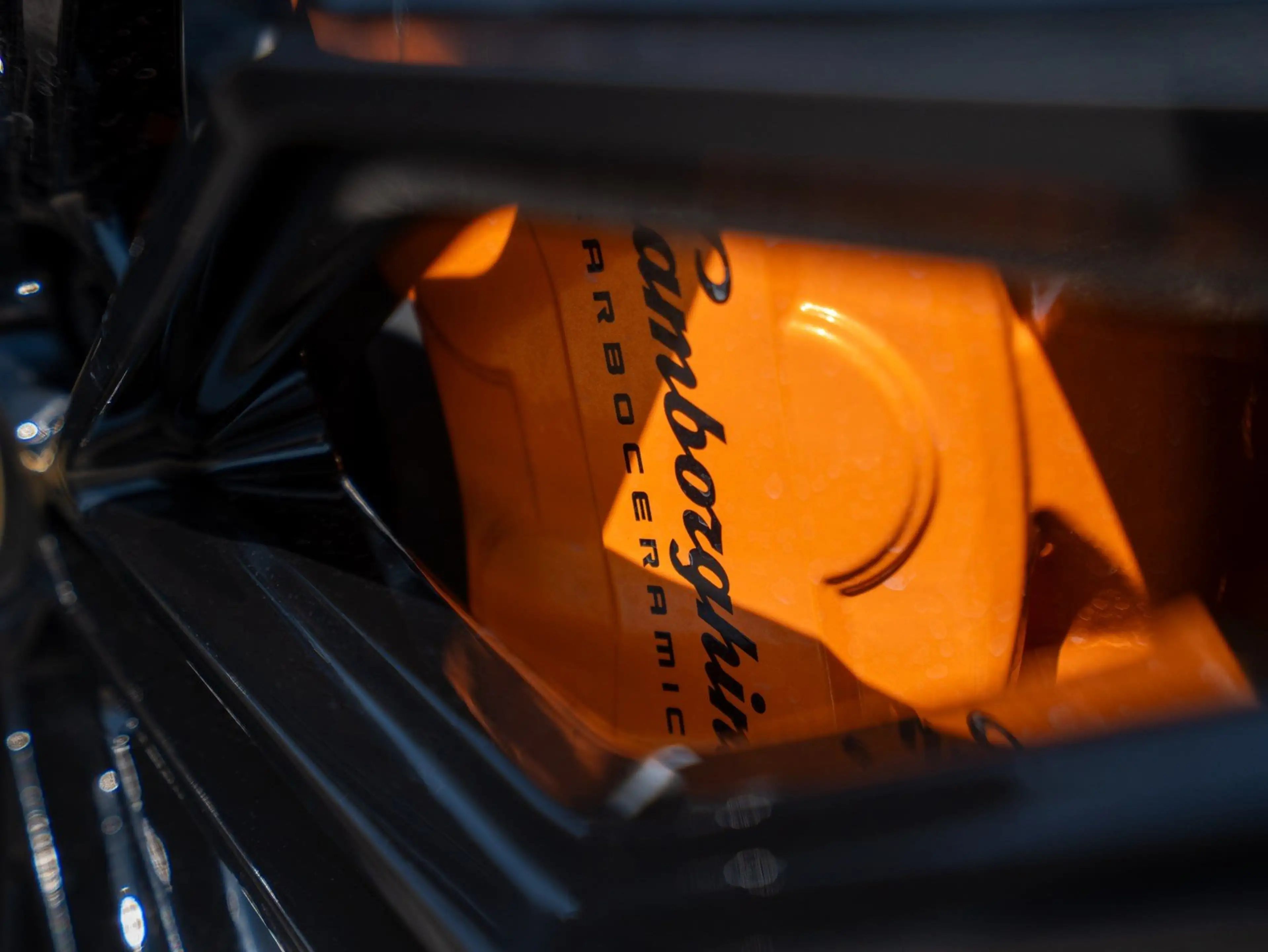 Lamborghini Urus SE AKRAPOVIC B&O PANO MASSAGE PARK-ASSIST REAR SEA — photo 14