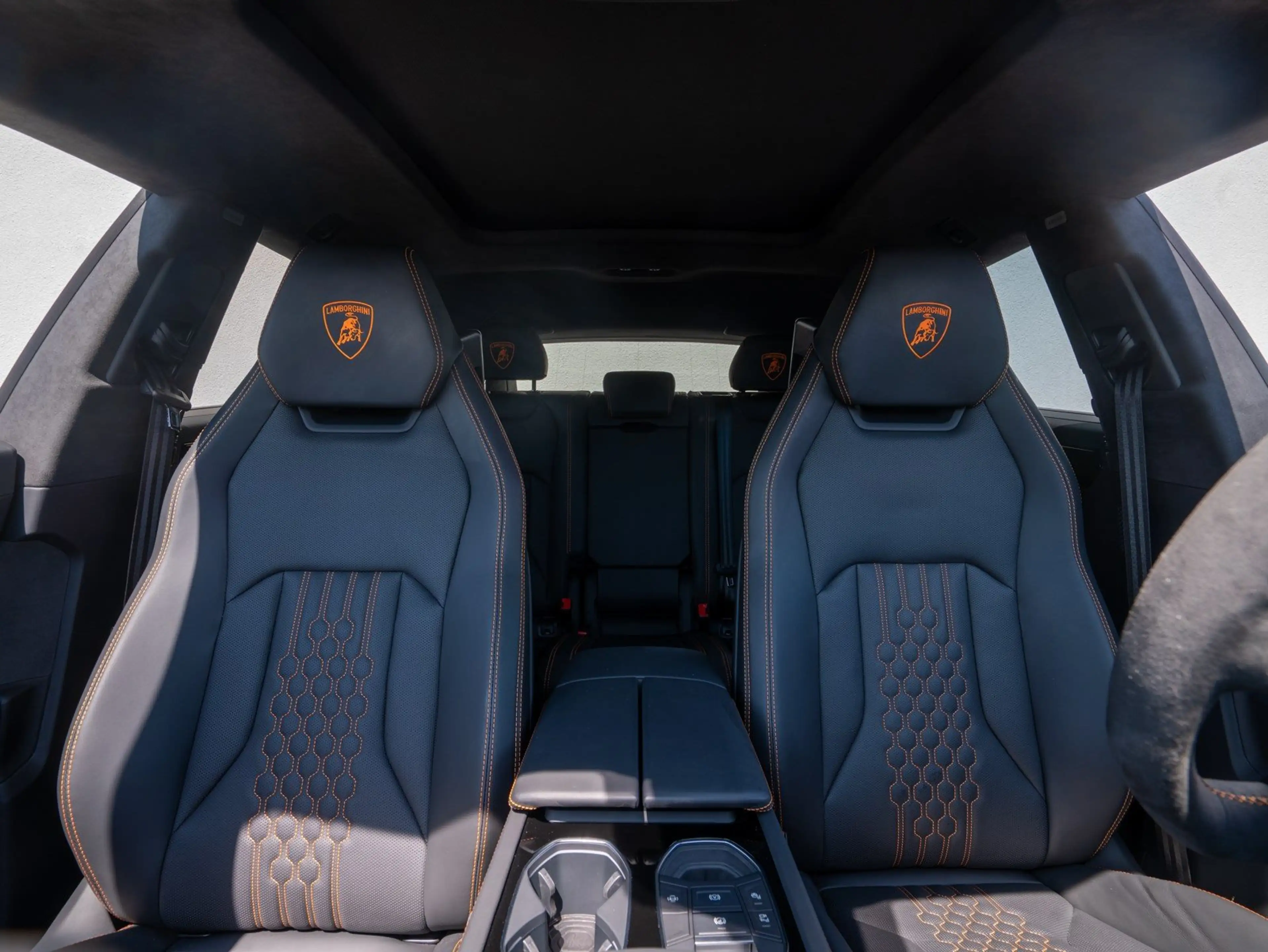 Lamborghini Urus SE AKRAPOVIC B&O PANO MASSAGE PARK-ASSIST REAR SEA — photo 13
