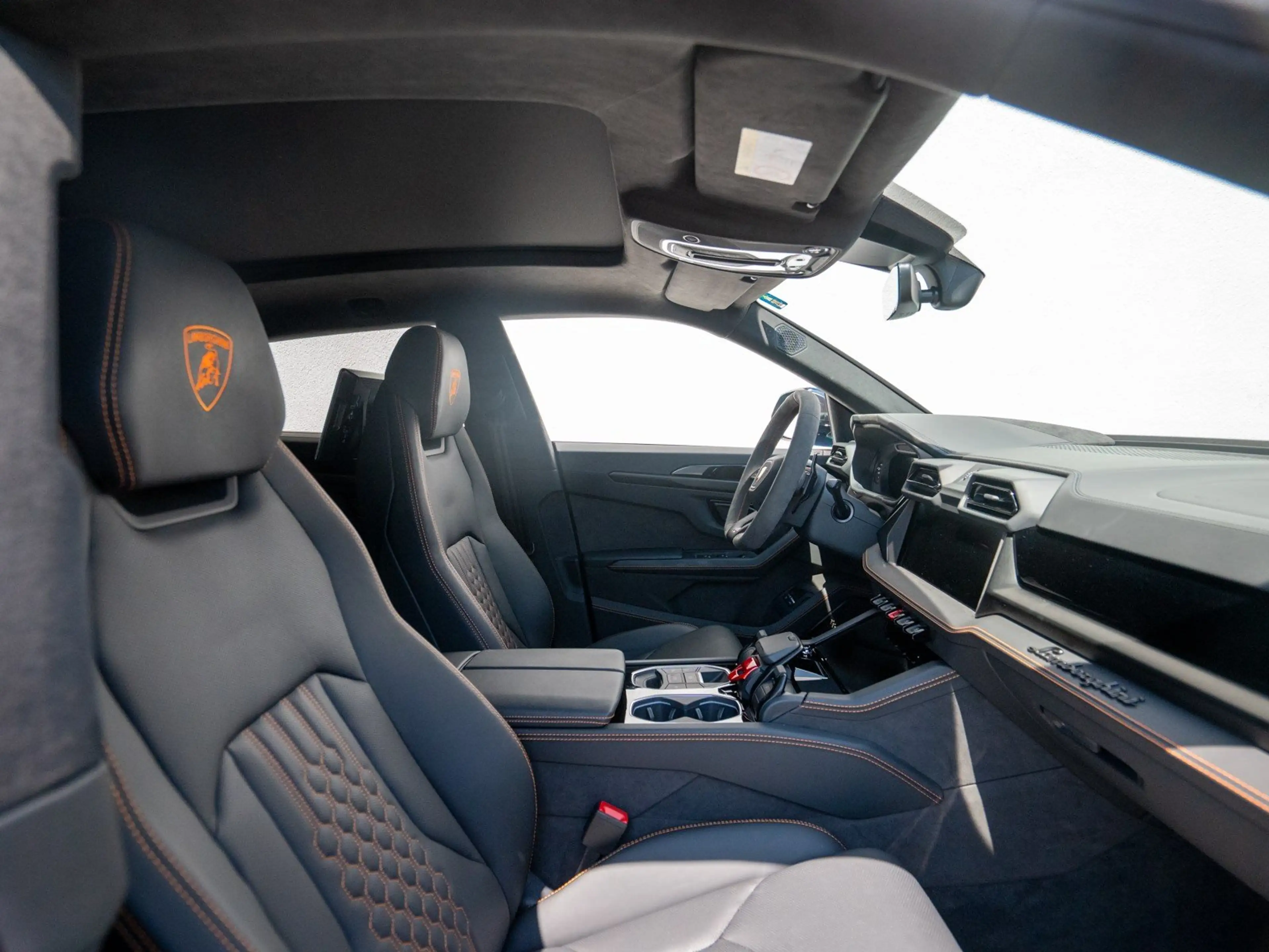 Lamborghini Urus SE AKRAPOVIC B&O PANO MASSAGE PARK-ASSIST REAR SEA — photo 9