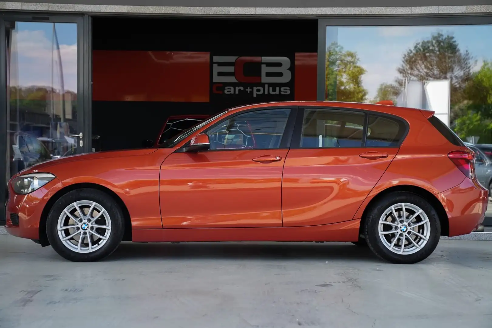 BMW 118 d xDrive *Klimaaut./SHZ/TÜV 02/2027* Orange - 2