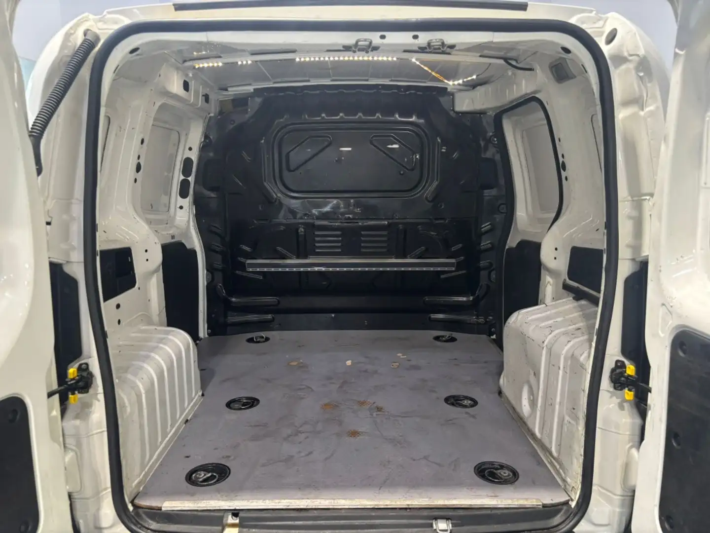 Fiat Fiorino Comercial Cargo 1.3Mjt Base 60kW Weiß - 2