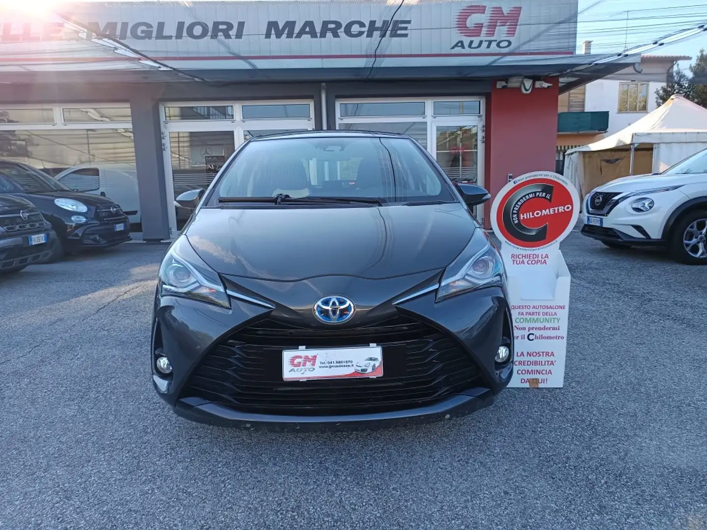 Toyota Yaris Yaris 5p 1.5h Lounge Gris - 2