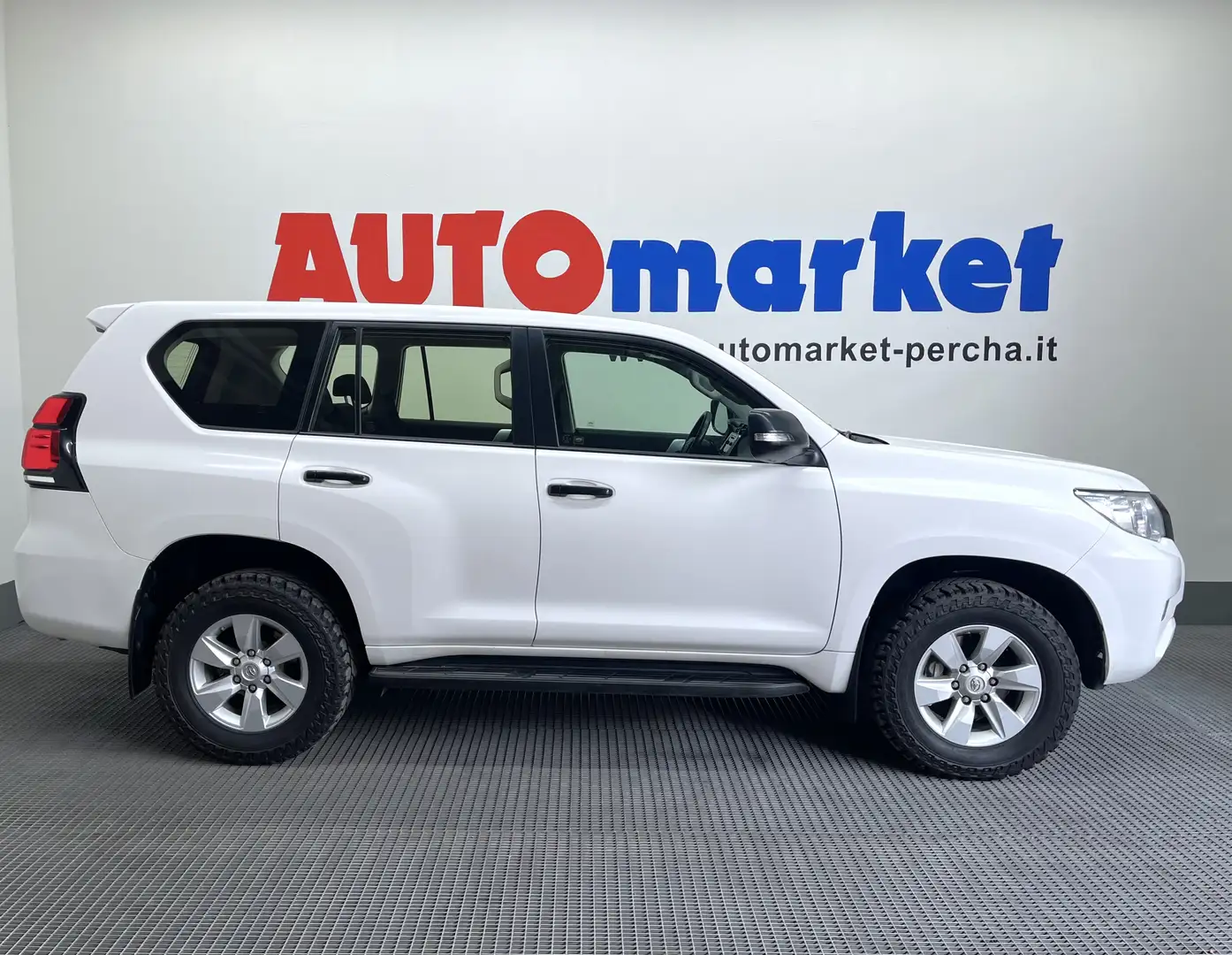 Toyota Land Cruiser 2.8 D-4D BASE 5p. Auto Weiß - 1
