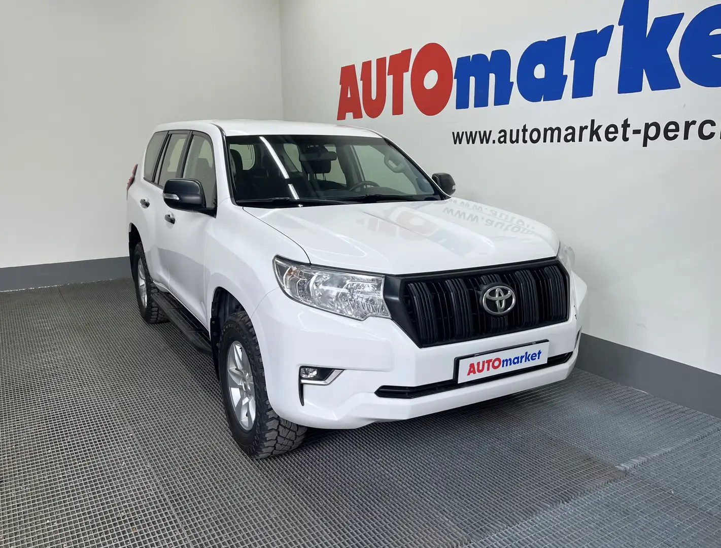 Toyota Land Cruiser 2.8 D-4D BASE 5p. Auto Weiß - 2