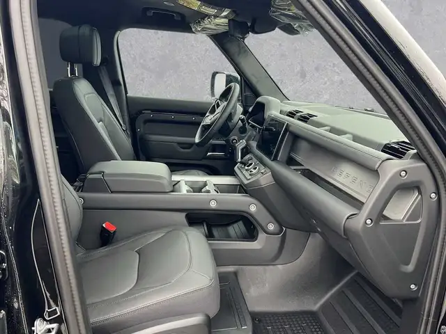 Land Rover Defender view 3