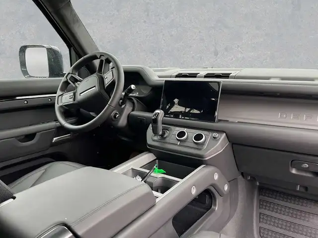 Land Rover Defender view 4