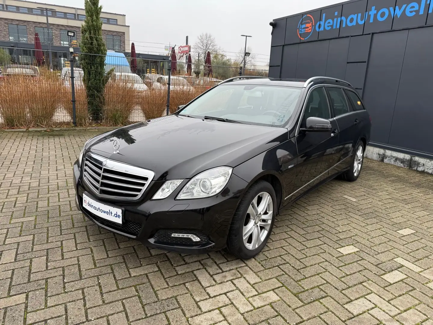 Mercedes-Benz E 250 E T-Modell CGI BlueEfficiency*Automatik Noir - 1