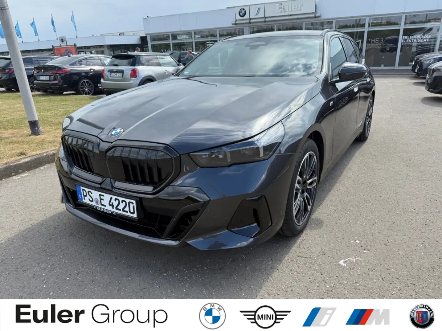 BMW 520 d xDrive Touring Sportpaket HUD AHK-klappbar AHK N Grau - 1