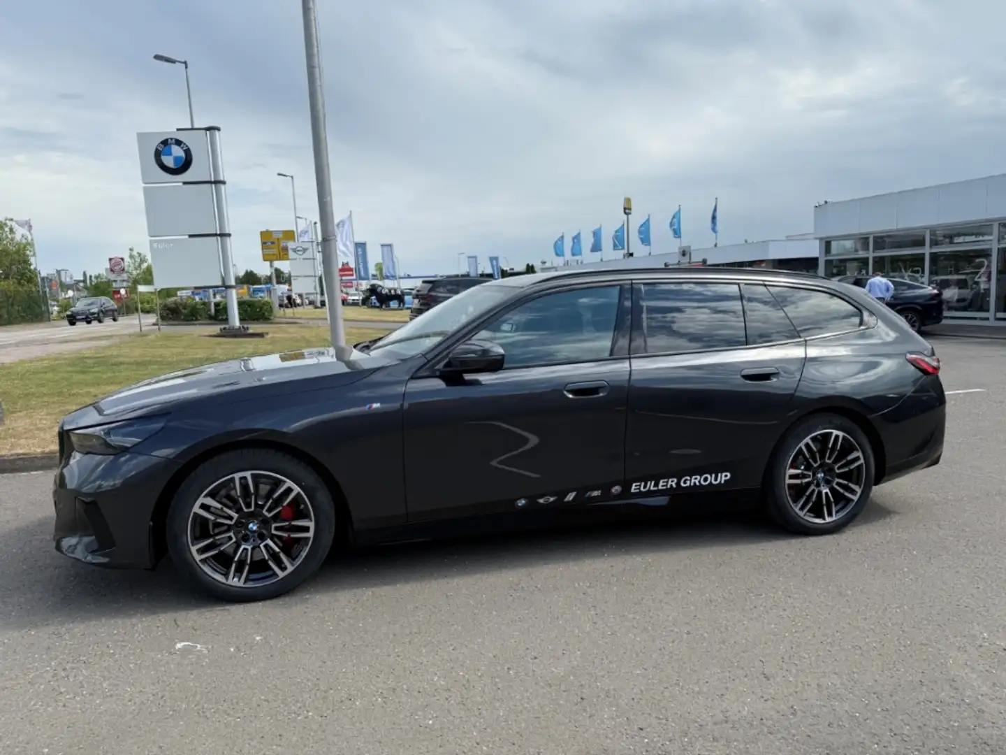 BMW 520 d xDrive Touring Sportpaket HUD AHK-klappbar AHK N Grau - 2