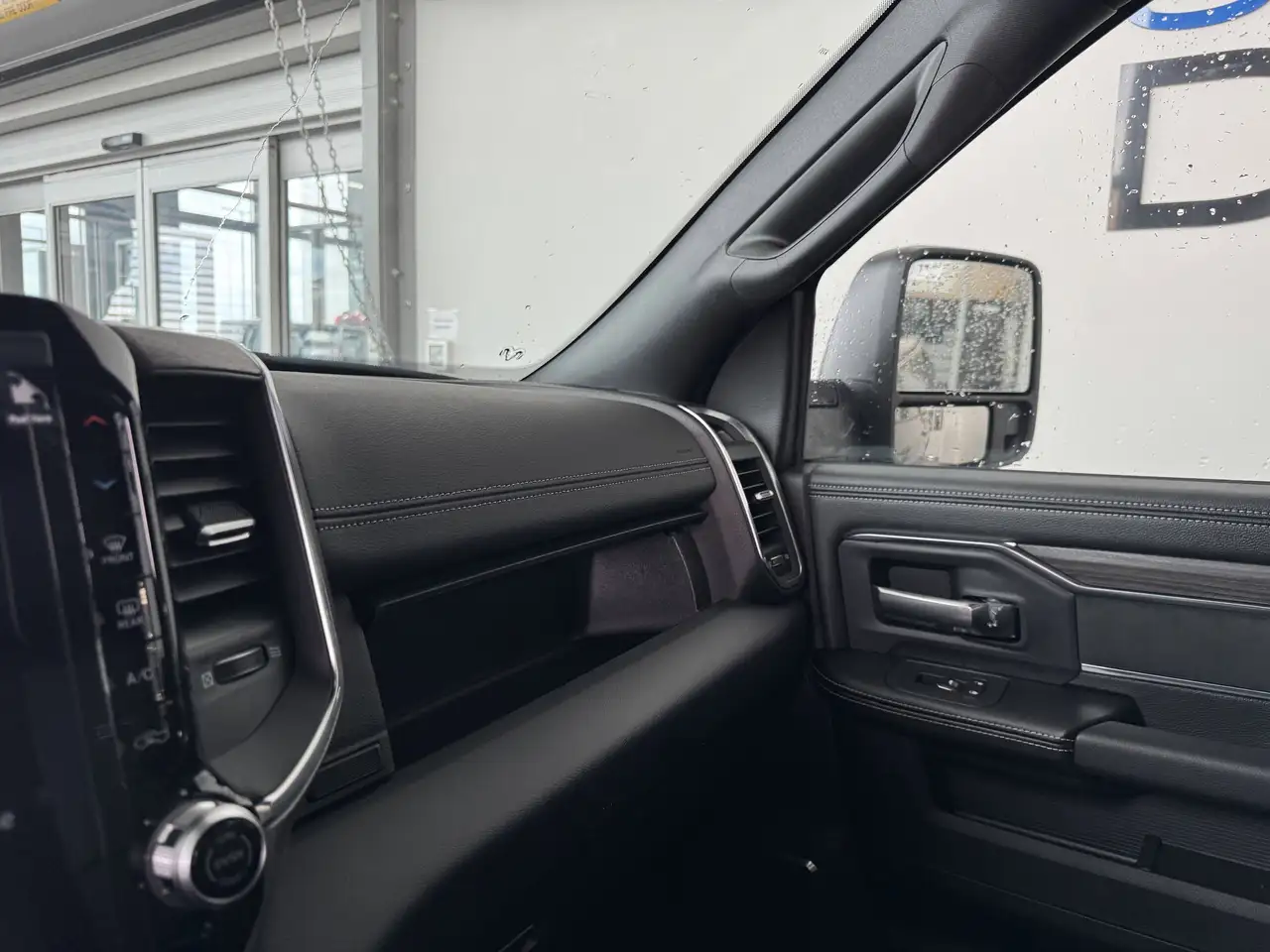 RAM 3500 снимка RAM 3500