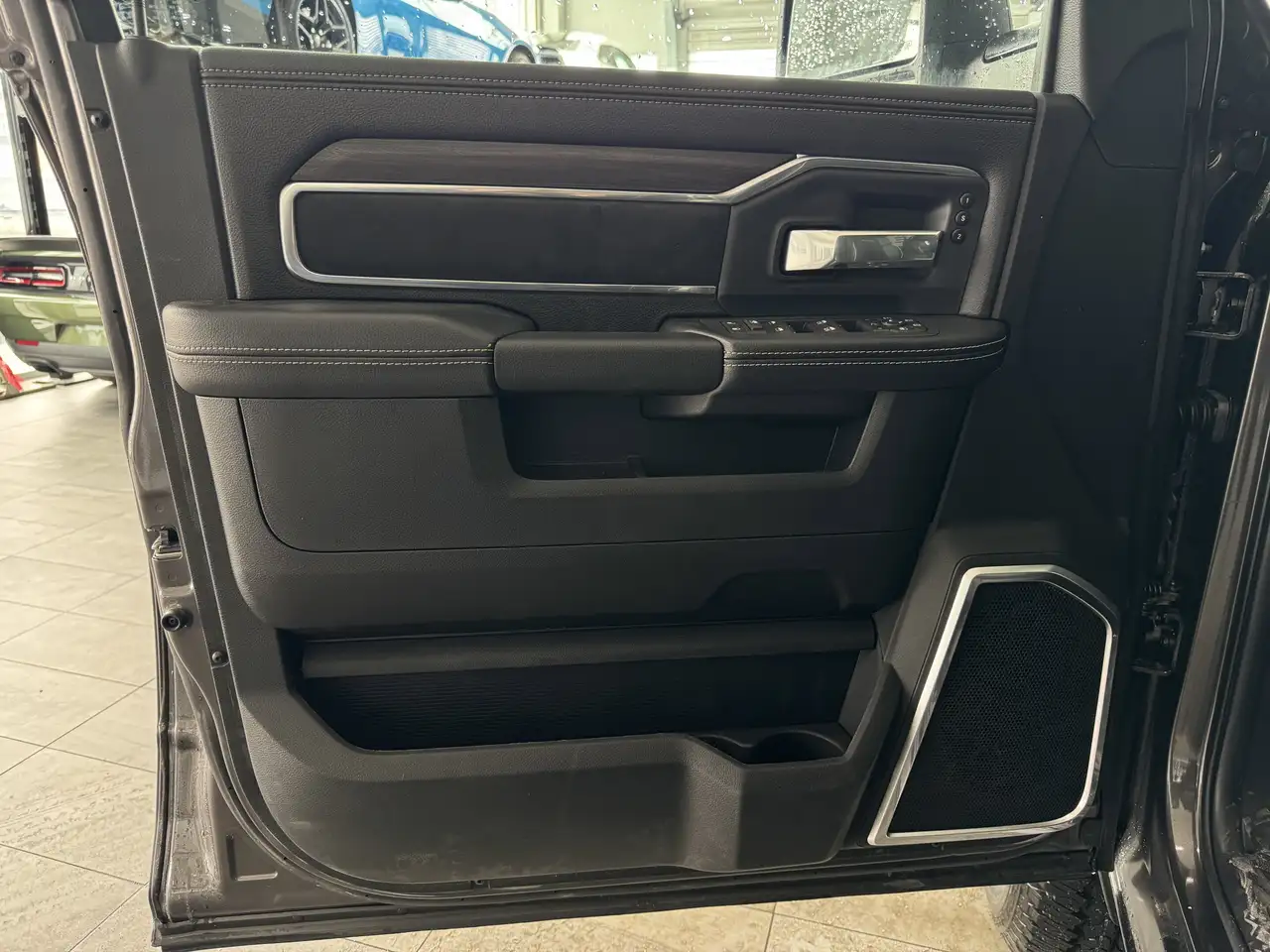RAM 3500 снимка RAM 3500