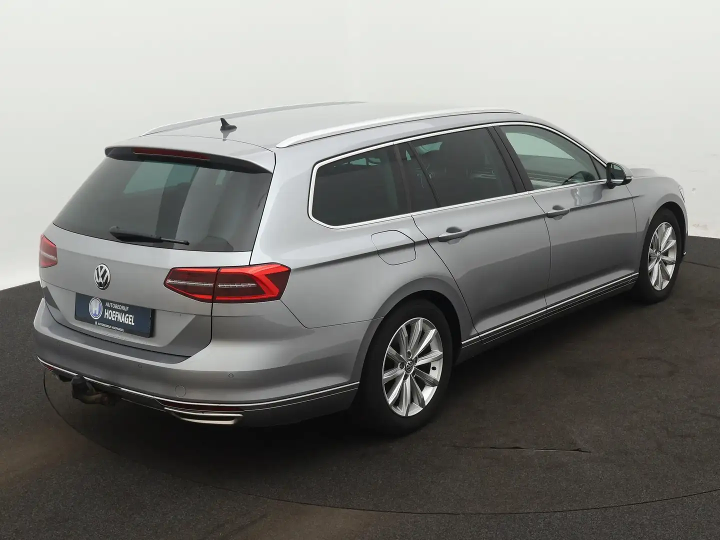 Volkswagen Passat Variant 1.4 TSI ACT Highline Automaat | Navigatie | Stoelv Gris - 2