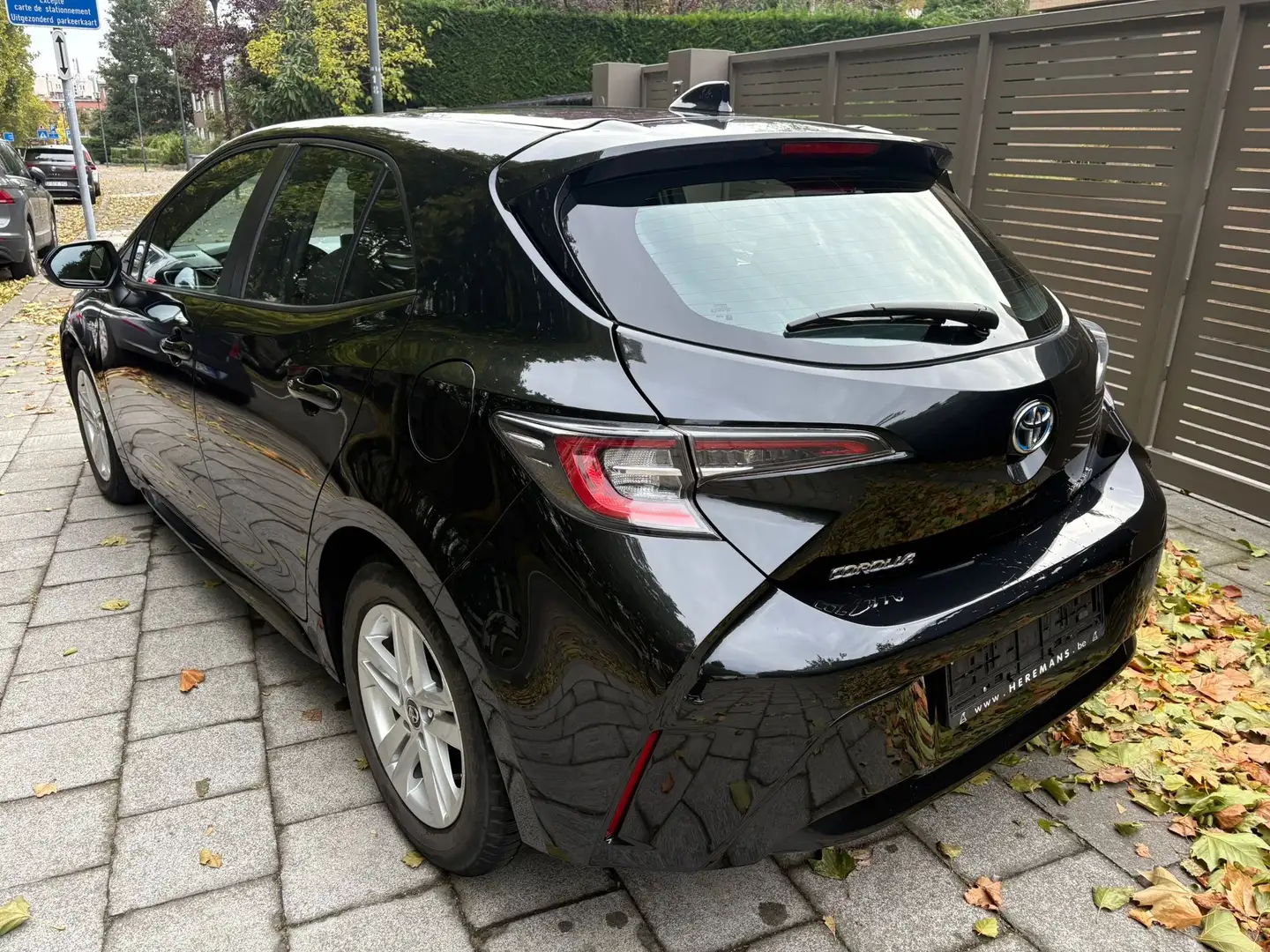 Toyota Corolla Corolla Hybrid 1.8 Premium e-CVT Zwart - 2