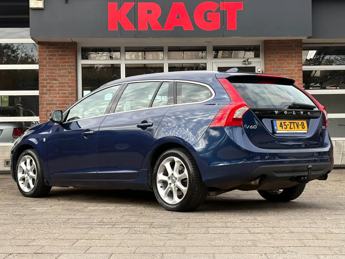 Volvo V60 Ocean Race 1.6 T3 150 pk - D-Riem vv - LEDER - tre Blauw - 2