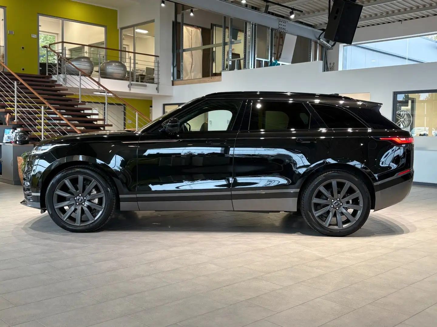 Land Rover Range Rover Velar R-Dynamic*Pano*Sitzbelüft*LED* Schwarz - 2