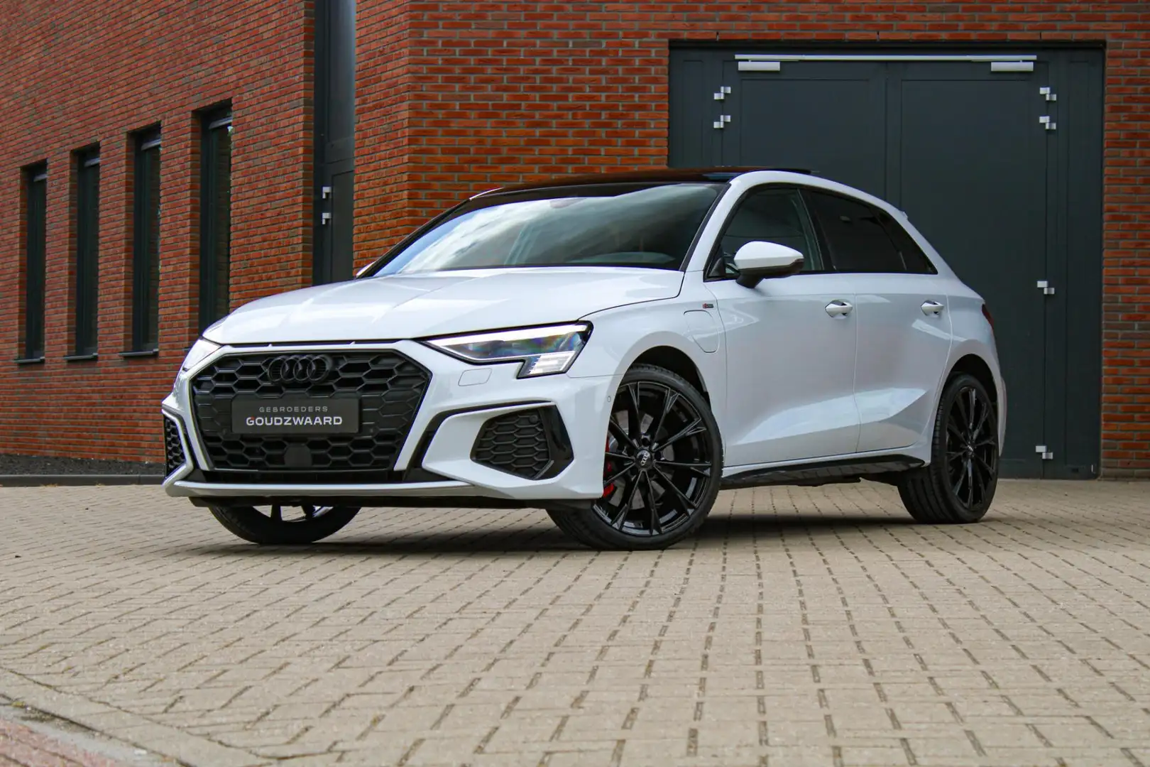 Audi A3 Sportback 45 TFSI e S edition Competition | Pano | Blanc - 1
