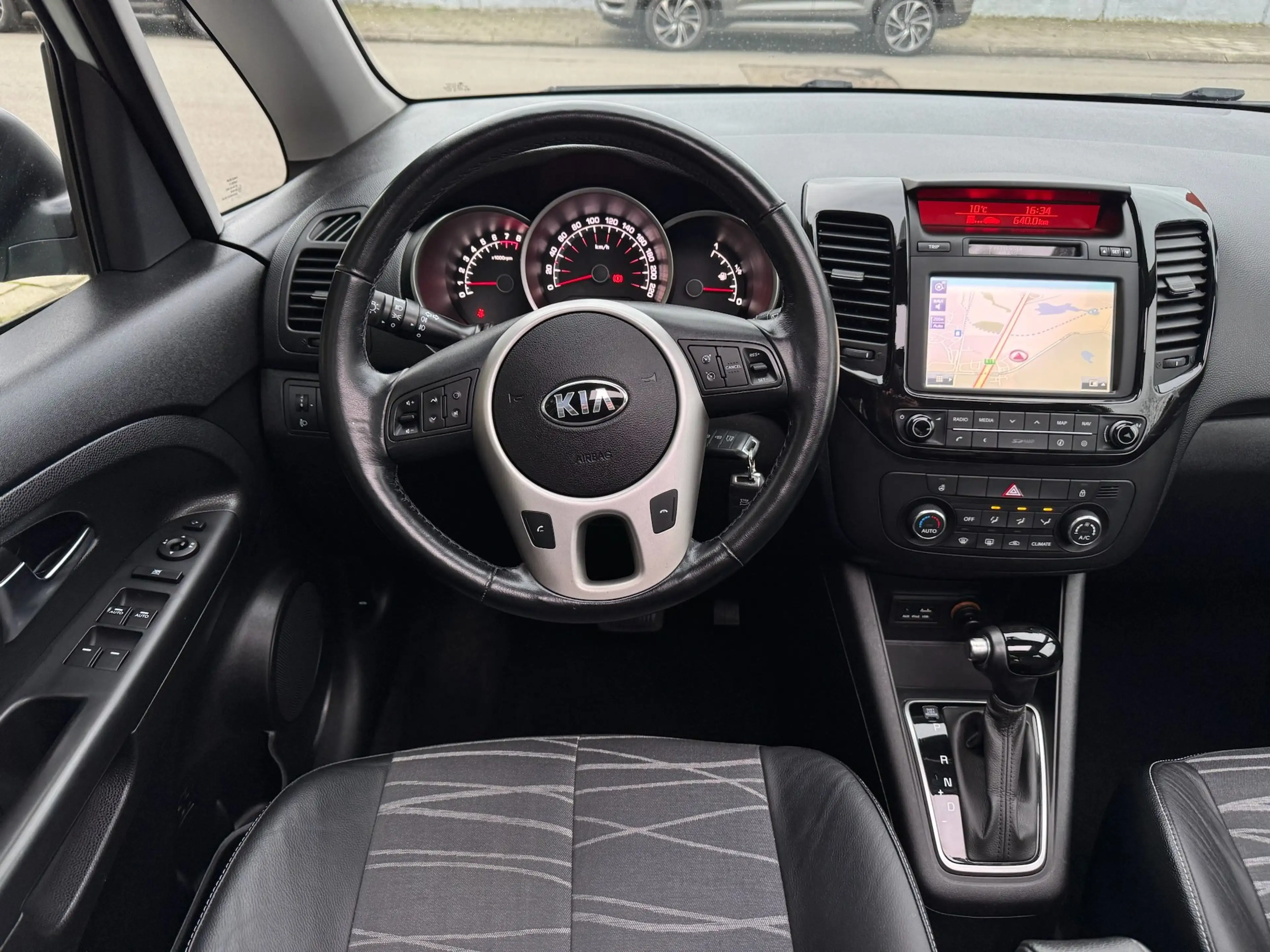Kia Venga 1.6i World édition AUTO /PANO/ Navi/ CAM/GAR12m — photo 12