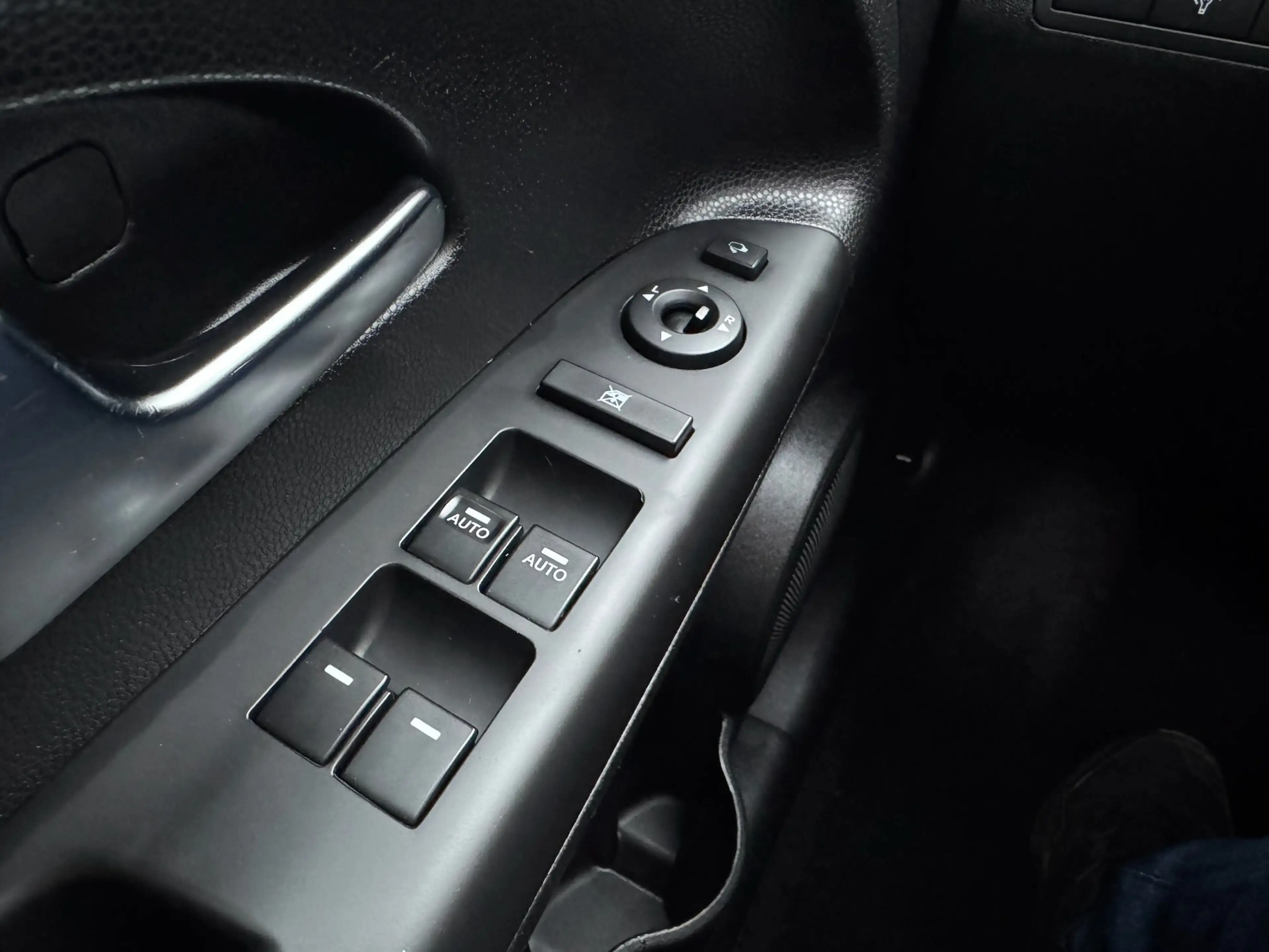 Kia Venga 1.6i World édition AUTO /PANO/ Navi/ CAM/GAR12m — photo 14