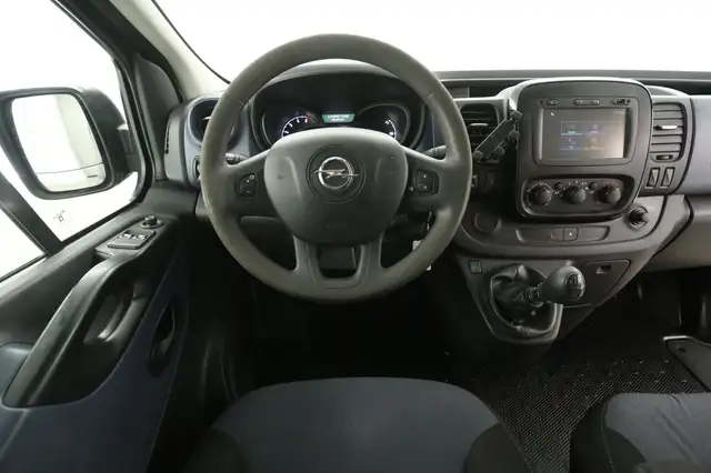 Opel Vivaro view 2