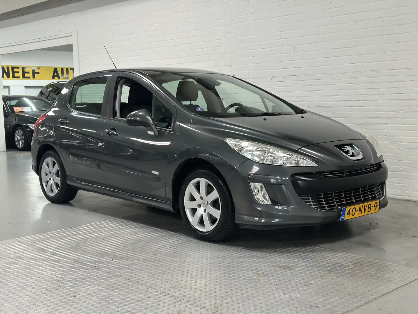 Peugeot 308 1.6 VTi Millesim 200 CLIMA / CRUISE / NAVI / LMV Grau - 2