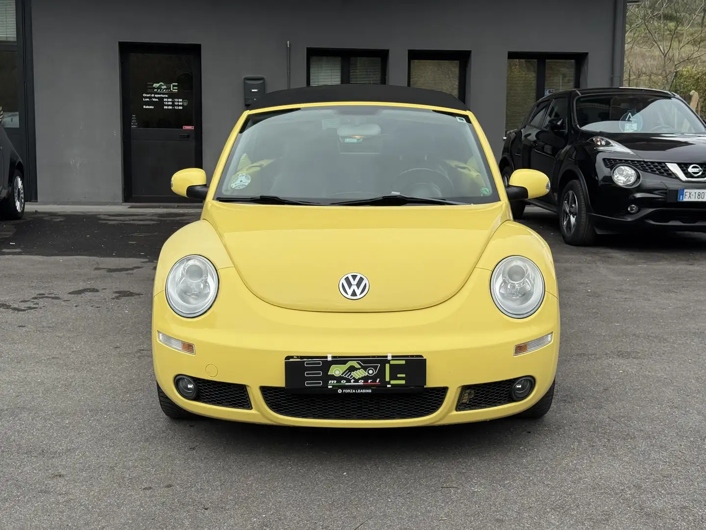 Volkswagen Beetle 2.0 Cabrio Giallo - 2