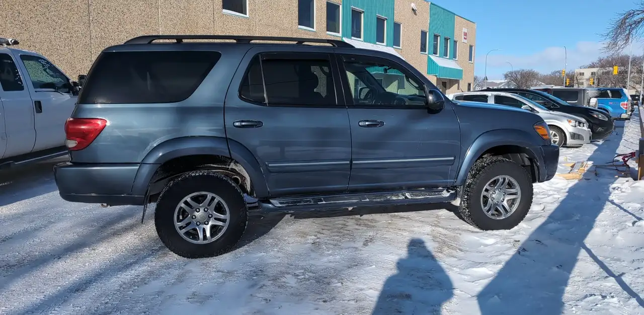 Toyota Sequoia снимка Toyota Sequoia