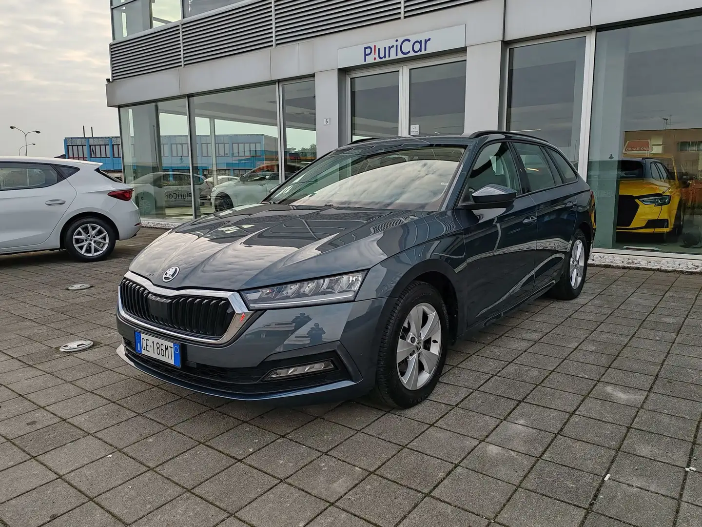 Skoda Octavia 1.5 G-TEC DSG SW Executive Fari LED Navi Sensori Grigio - 1